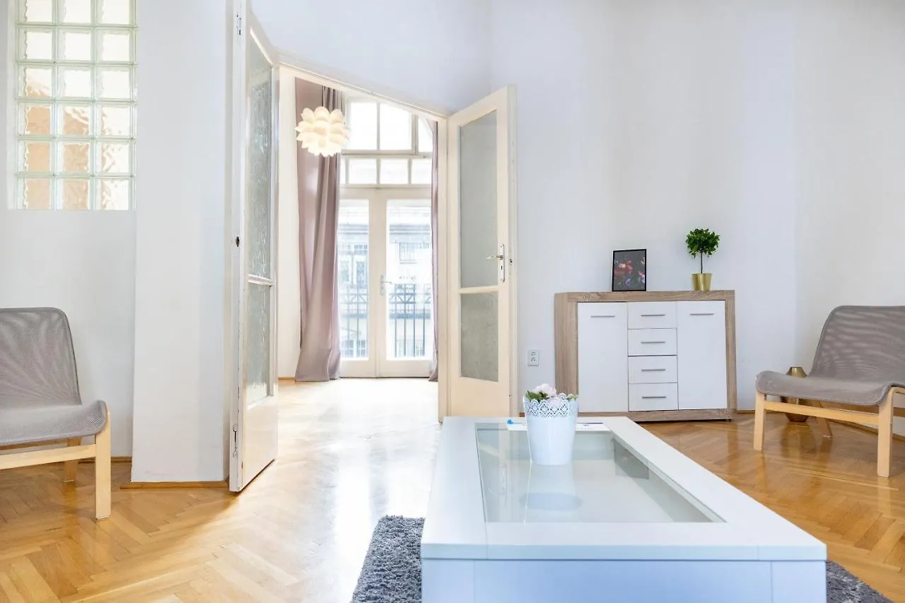 W25 Smart Apartment Budapest