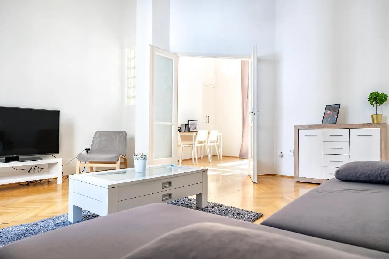 W25 Smart Apartment Budapest